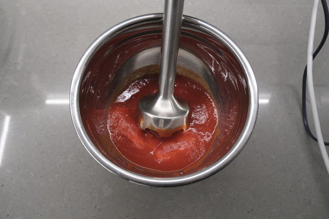 Peeled tomatoes for neapolitan pizza sauce