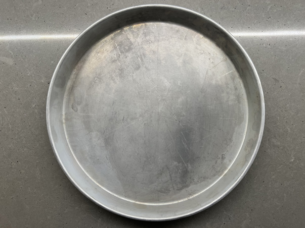 The definitive pizza baking pan buying guide - aluminum pizza pan