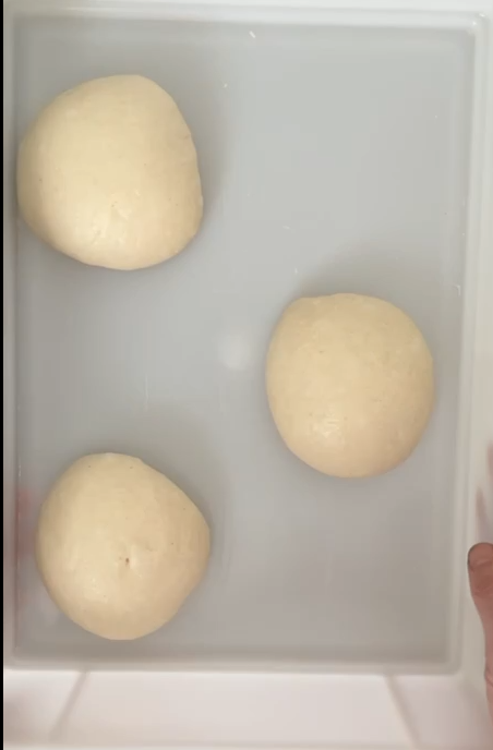 https://www.italianpizzasecrets.com/ebirtegh/2022/05/Pizza-dough-balls-3.png