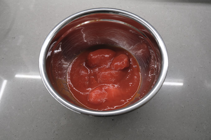 Peeled tomatoes for neapolitan pizza sauce